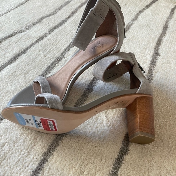 NEW - JOIE heels - Picture 2 of 5